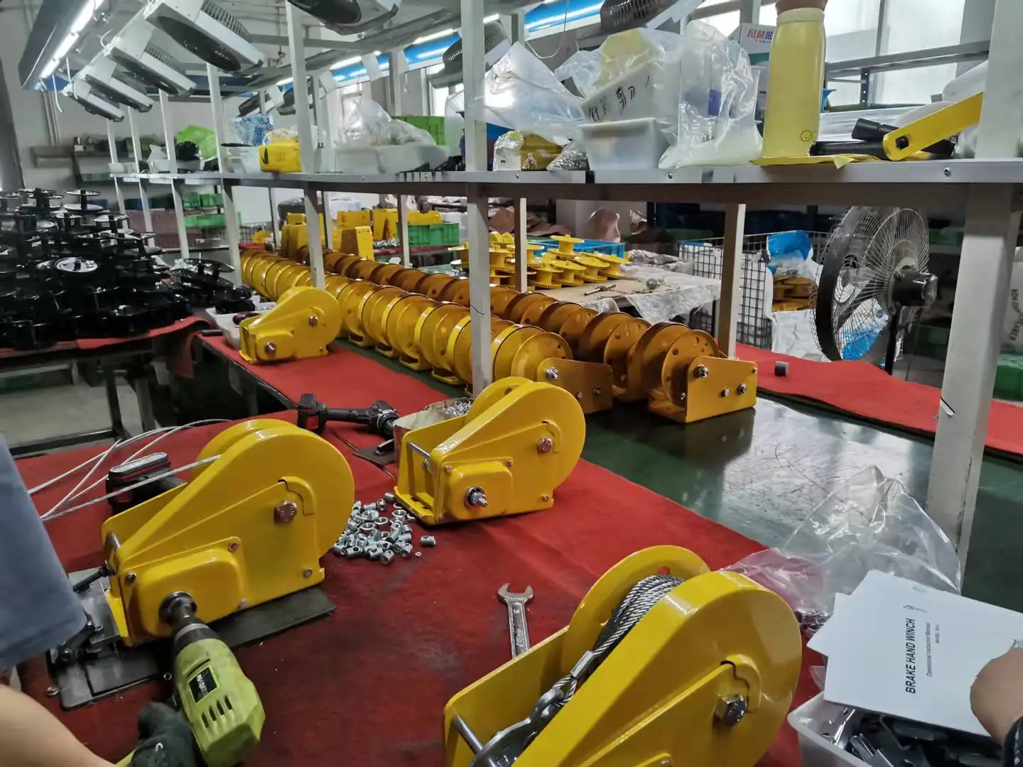 Top Quality 2600 Portable Hand Winch With Brake Hand Winch with friction brake self braking boat winch