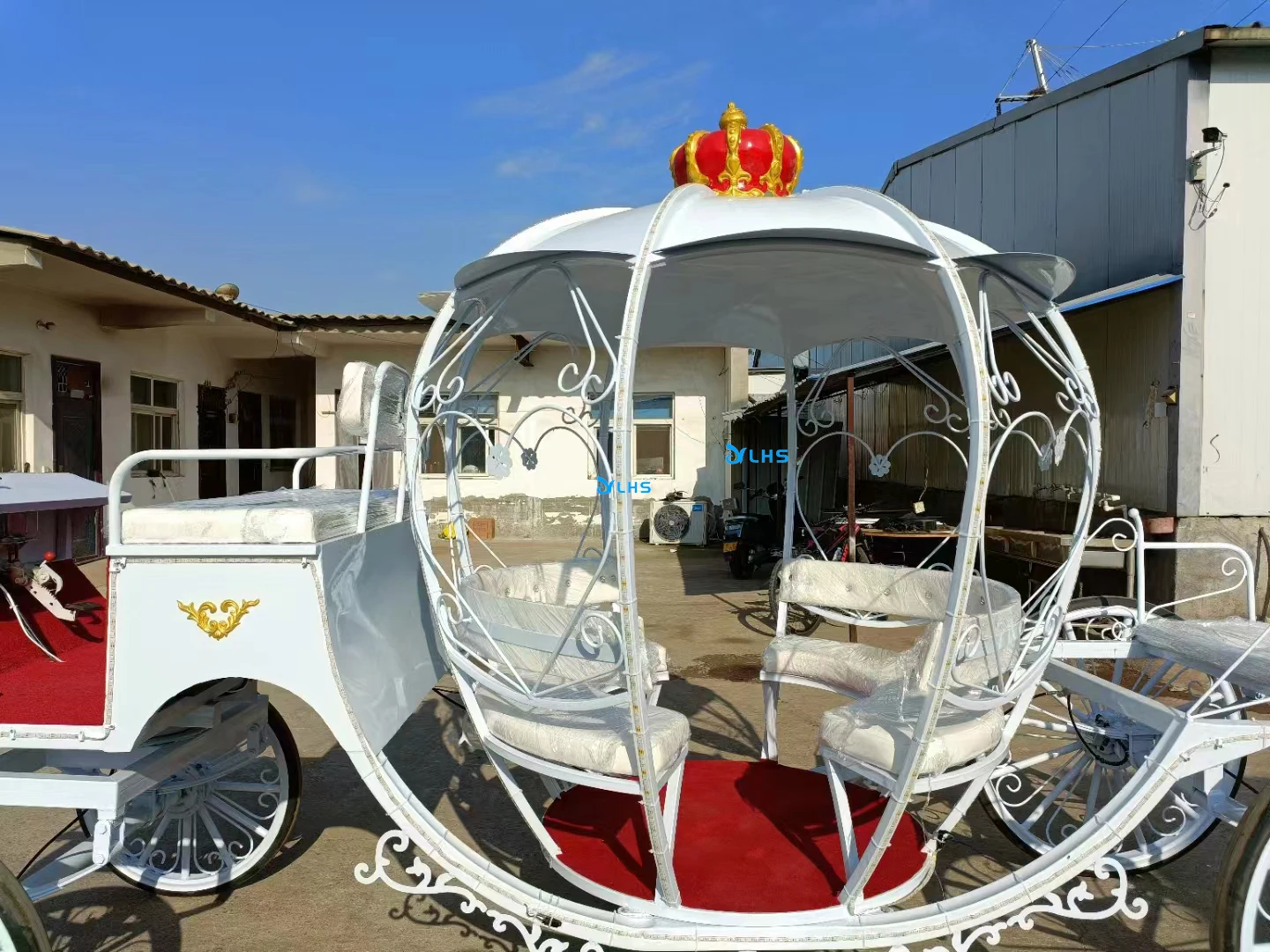 Luxury marathon horse cart customized elegant pumpkin wedding carriage electric cinderella horse carriage for wedding