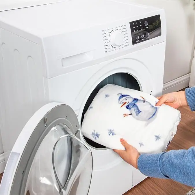 Chinese Factory custom woven print  design blanket dot tassel customized baby blanket for watching TV