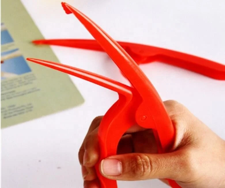 1PC Wholesale Universal Plastic Portable Prawn Peeler Shrimp Deveiner Peel Device Convenient New Useful Kitchen Gadgets