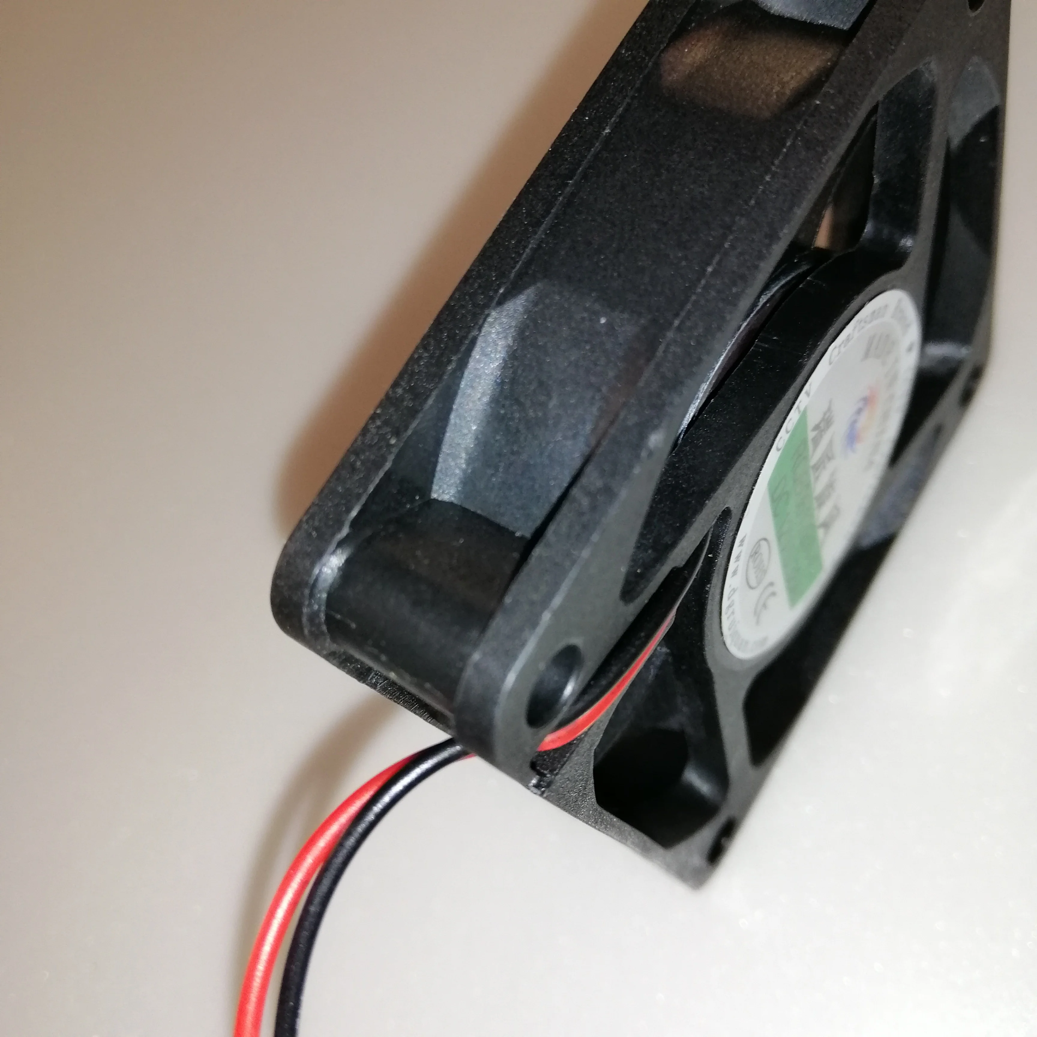 Factory Custom Brushless Silencioso Cooling Fan DC Electric Fan DC 12V DC Exhaust Fan