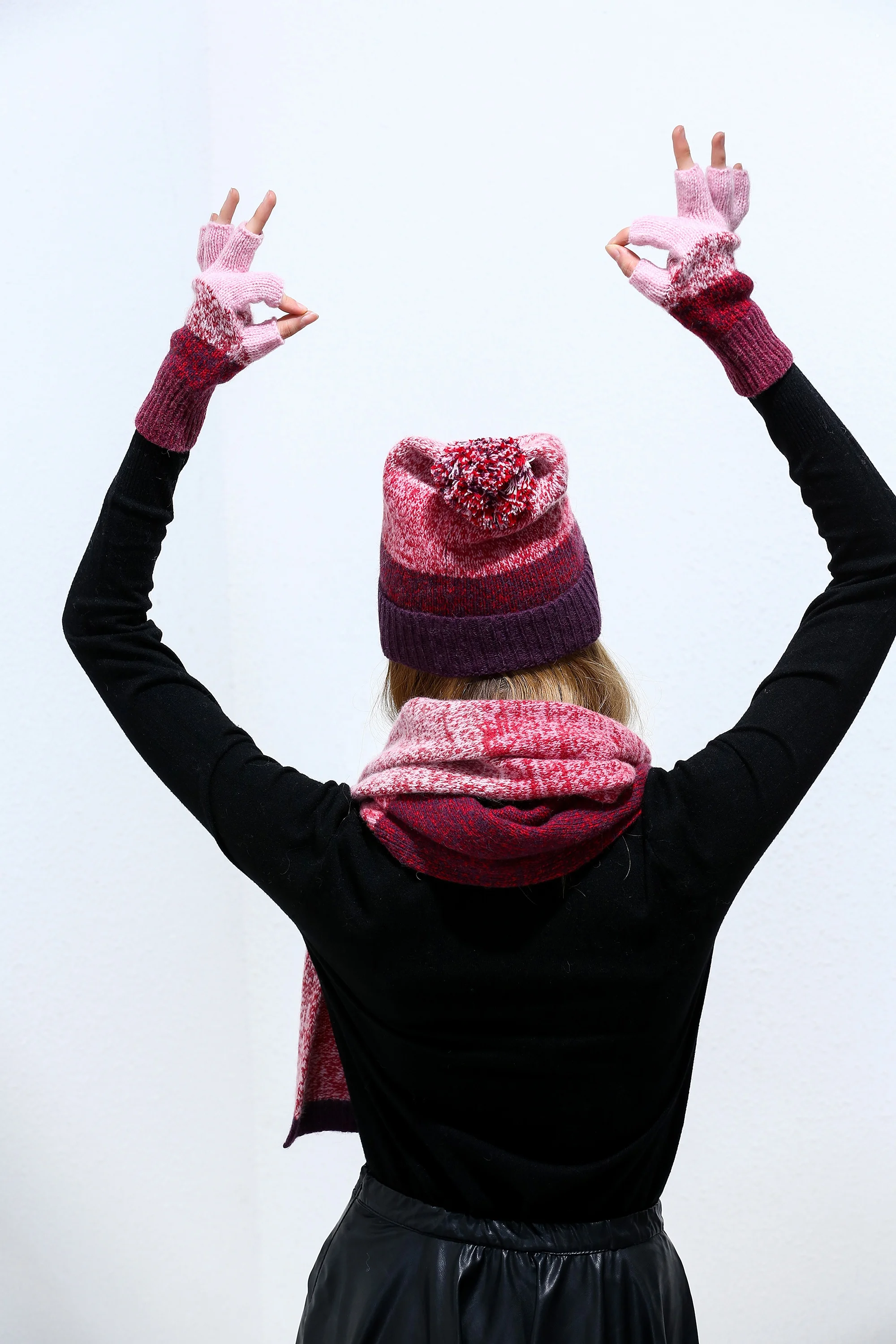 2019 hot sale fashion men women scarf hat gloves set Pom Pom Beanie unsex Knitted Hats cap And Scarf Hat for winter warm