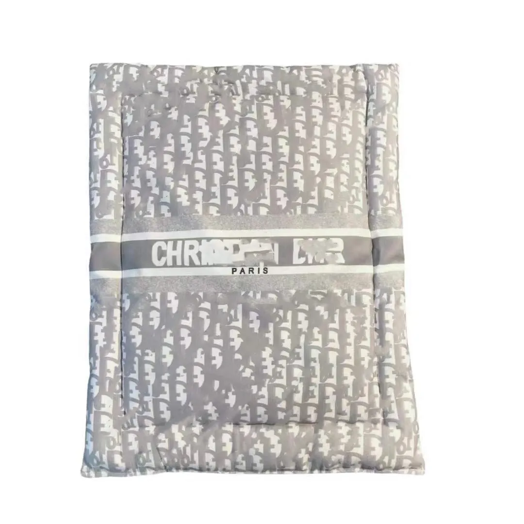 Warm Pet Mattress With Cotton In Winter Luxury Brand Classic Logo Dog Bed