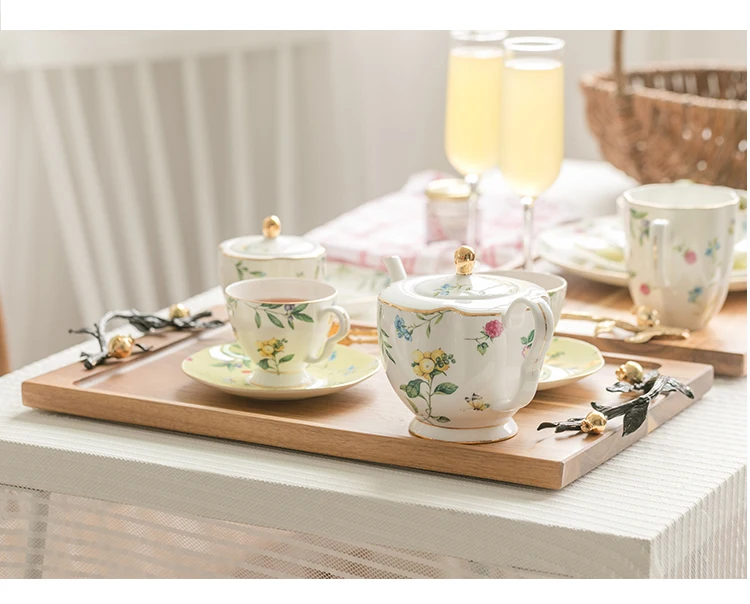 Wholesale Acacia Wood Food Serving Trays with Handle Fruit Steak Platter for Breakfast in Bed Rustic Wooden Tray