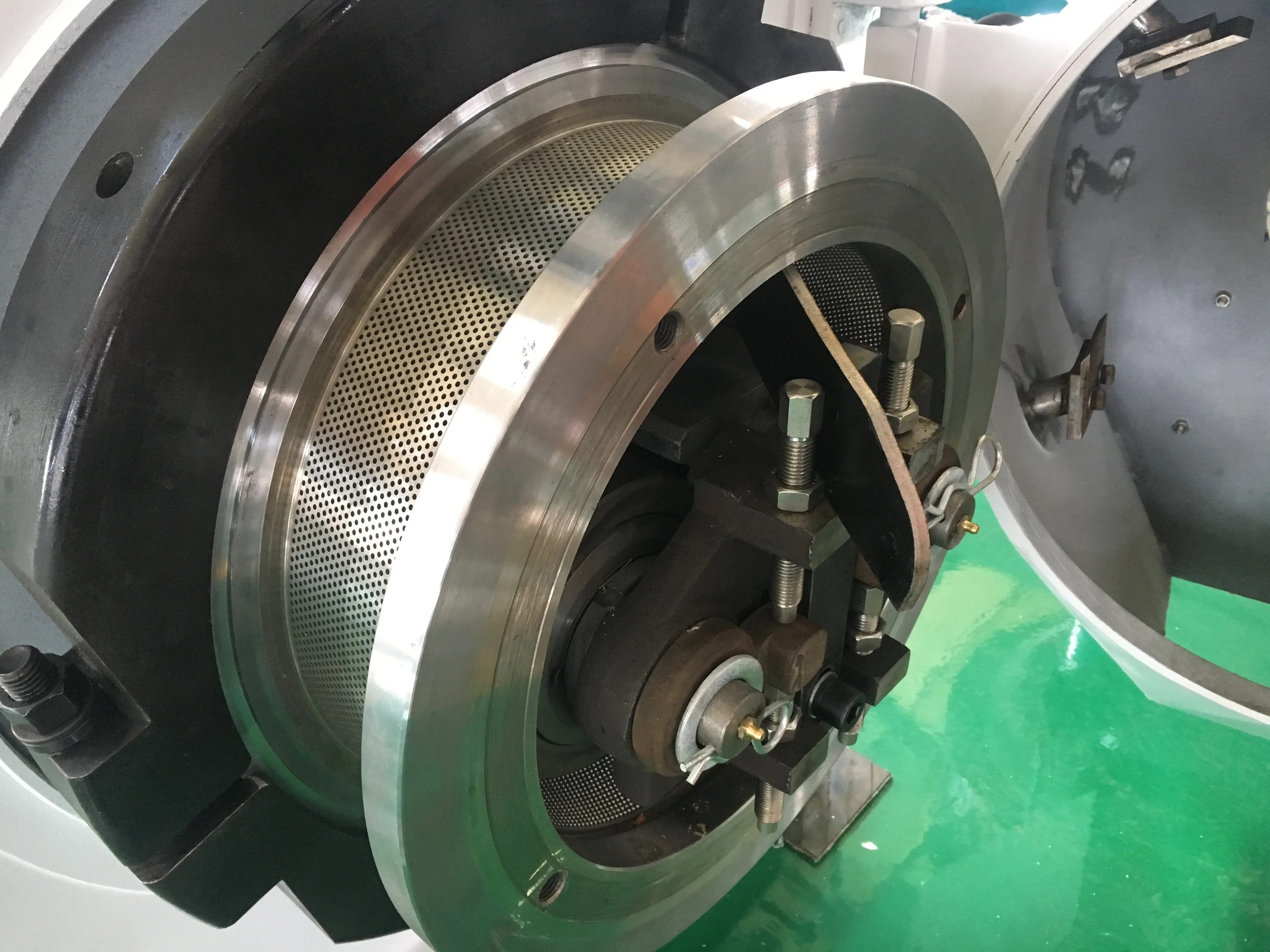 New Design Farm Chicken Food Making Complete Poultry Feed Making Machine