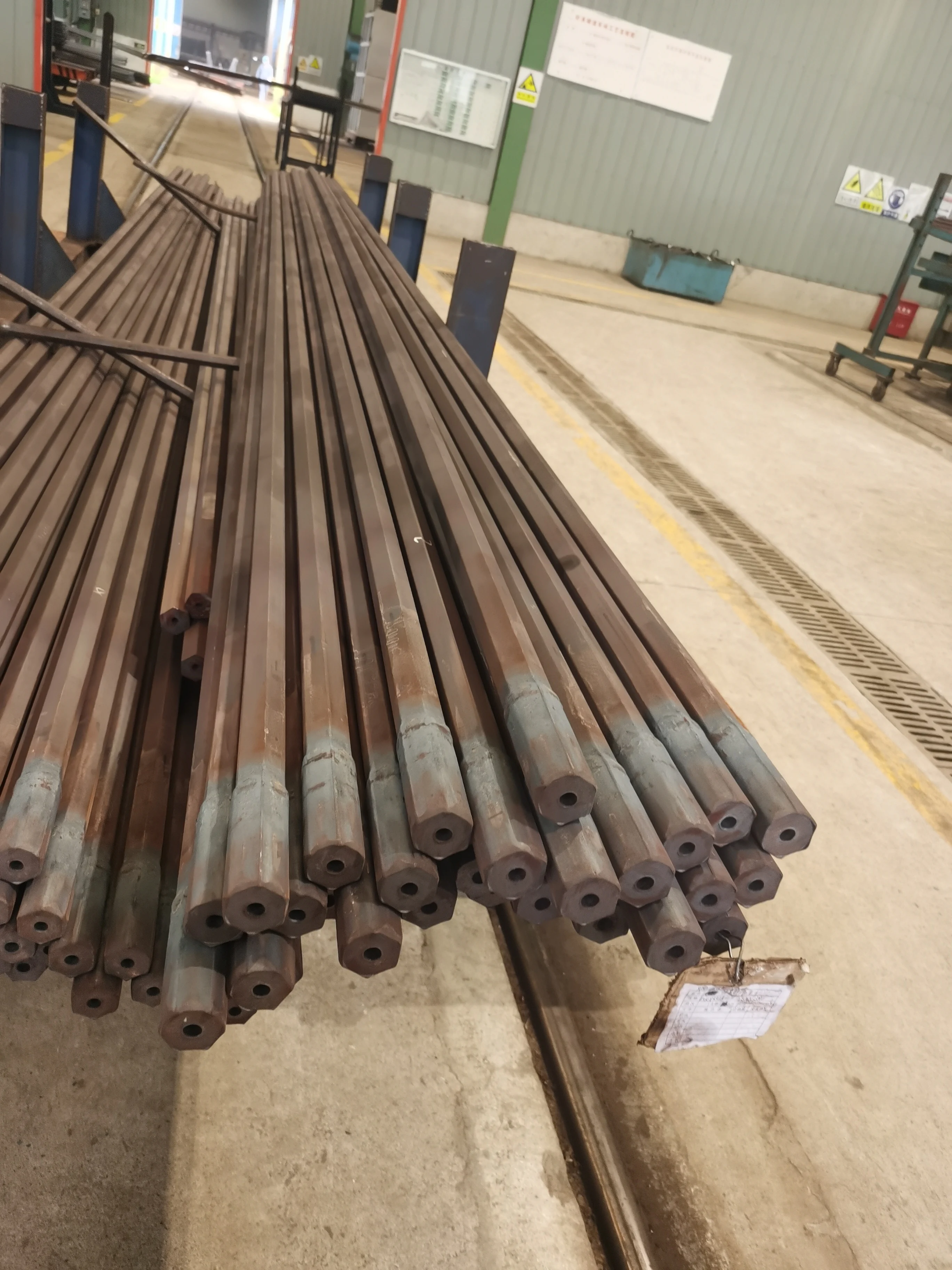 Удлинительный стержень для бурового молотка rock tools