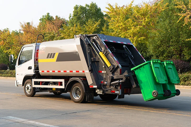 Factory Whole Sale DF Isuzu Howo  Truck 5Cbm Right Or Left Drive Custom Euro 3  Euro 4 Euro 6