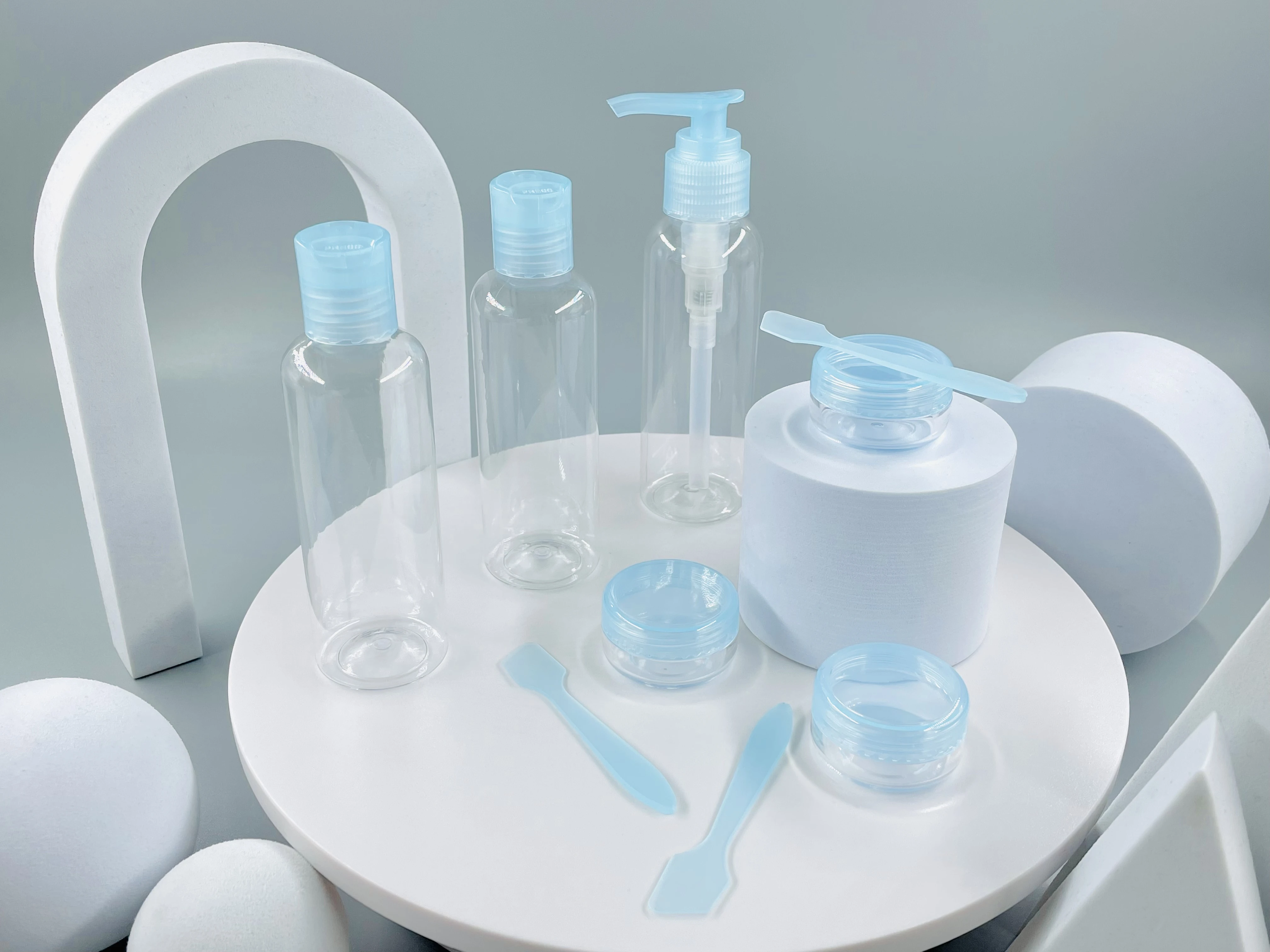 New Design Customized Cosmetic and Skin Care Containers Travel Kit including 100ml 80ml Plastic Bottle and 10ml Cream Jar