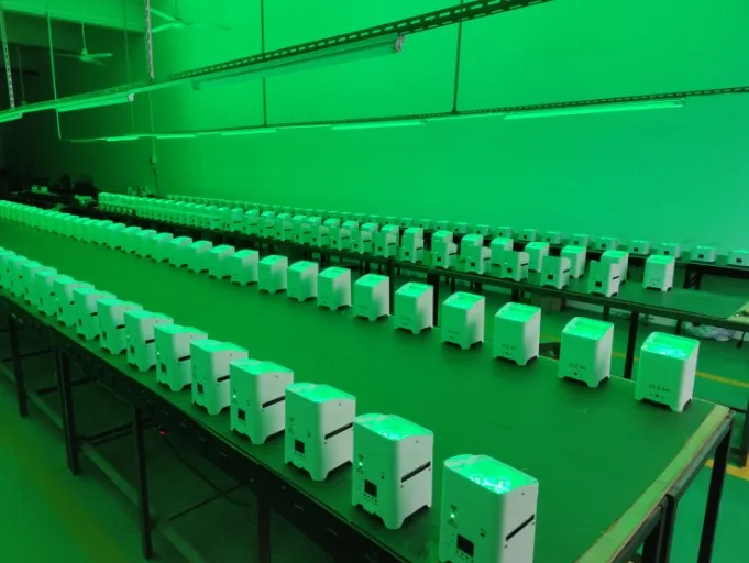 Professional Dj Lights 6X18W RGBWA UV 6 IN 1 Uplights Battery Power Wireless DMX LED Flat Par Lights For Dj Wedding Event