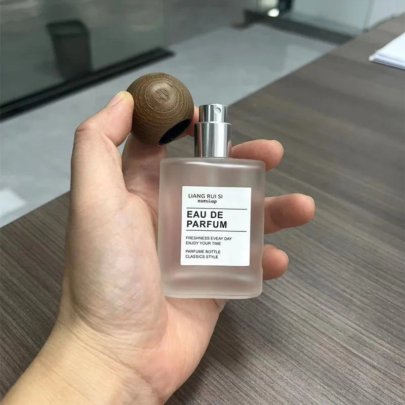 Empty Smokey 30ml Refillable Glass Perfume Spray Bottle With Wooden Cap