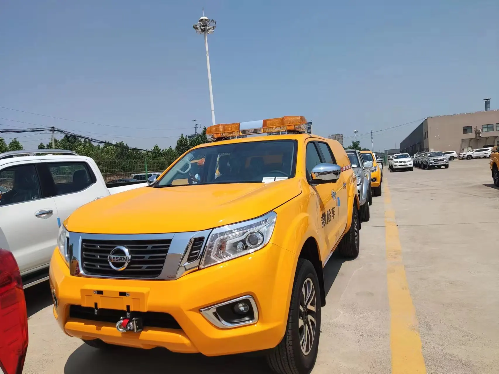 Nissan Pick Up Car 4x4 4wd автоматический 7AT Euro 6 спасательный пикап с закрытым грузовым грузовиком