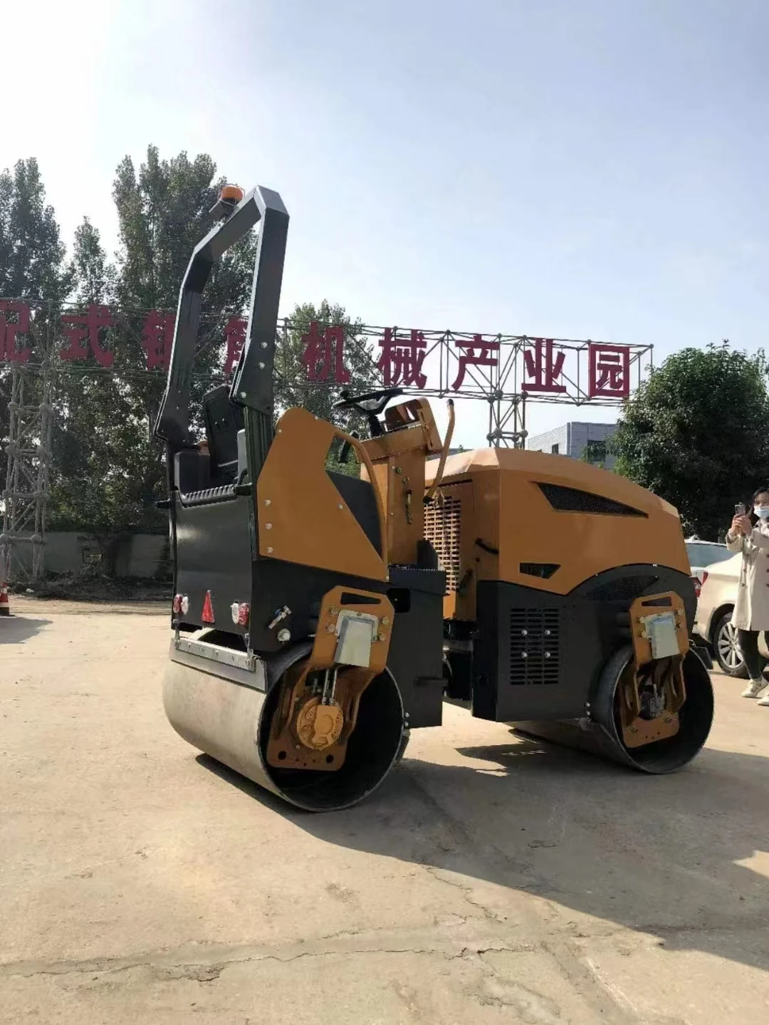 1 ton asphalt vibratory double drum roller remote control double drum trench road roller weight of road roller