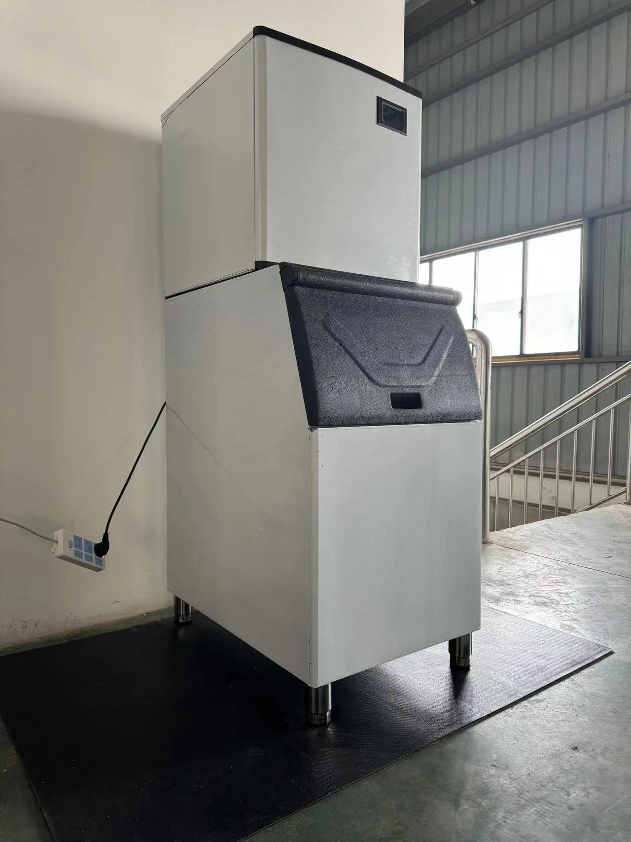 Hot Sale 500kg Ice Making Machine Automatic Cube Maker for Commercial
