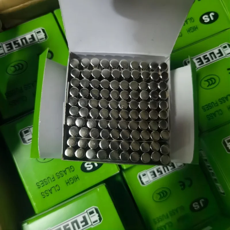 High Quality Fast Slow Blow 125V 250V 5.2x20 5x20 mm  Glass Fuses 0.1A 0.5A 1A 2A 3.15A 5A 6.3A 8A 10A 15A 20A glass tube fuse