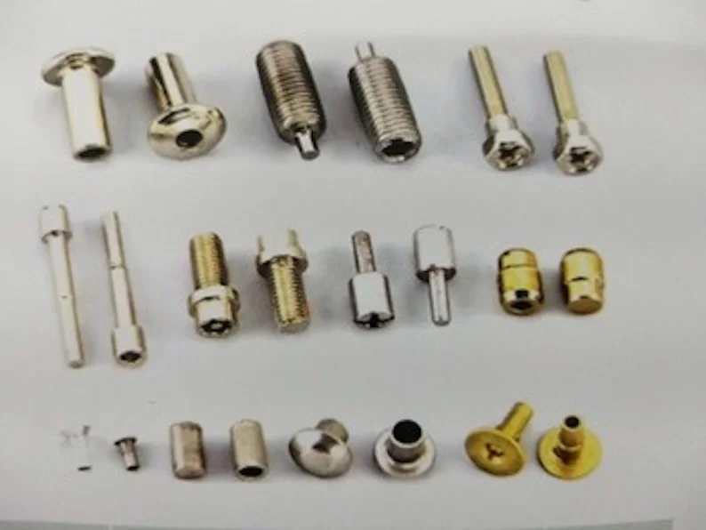 Полностью автоматическая Резак Пресс-формы для сложных винтов и столбов формовочная машина холодной резки