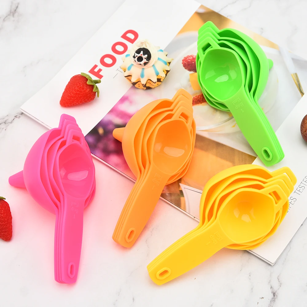 Baking tool set of 4 pieces, with funnel and egg separator, with graduated measuring spoon and filter spoon