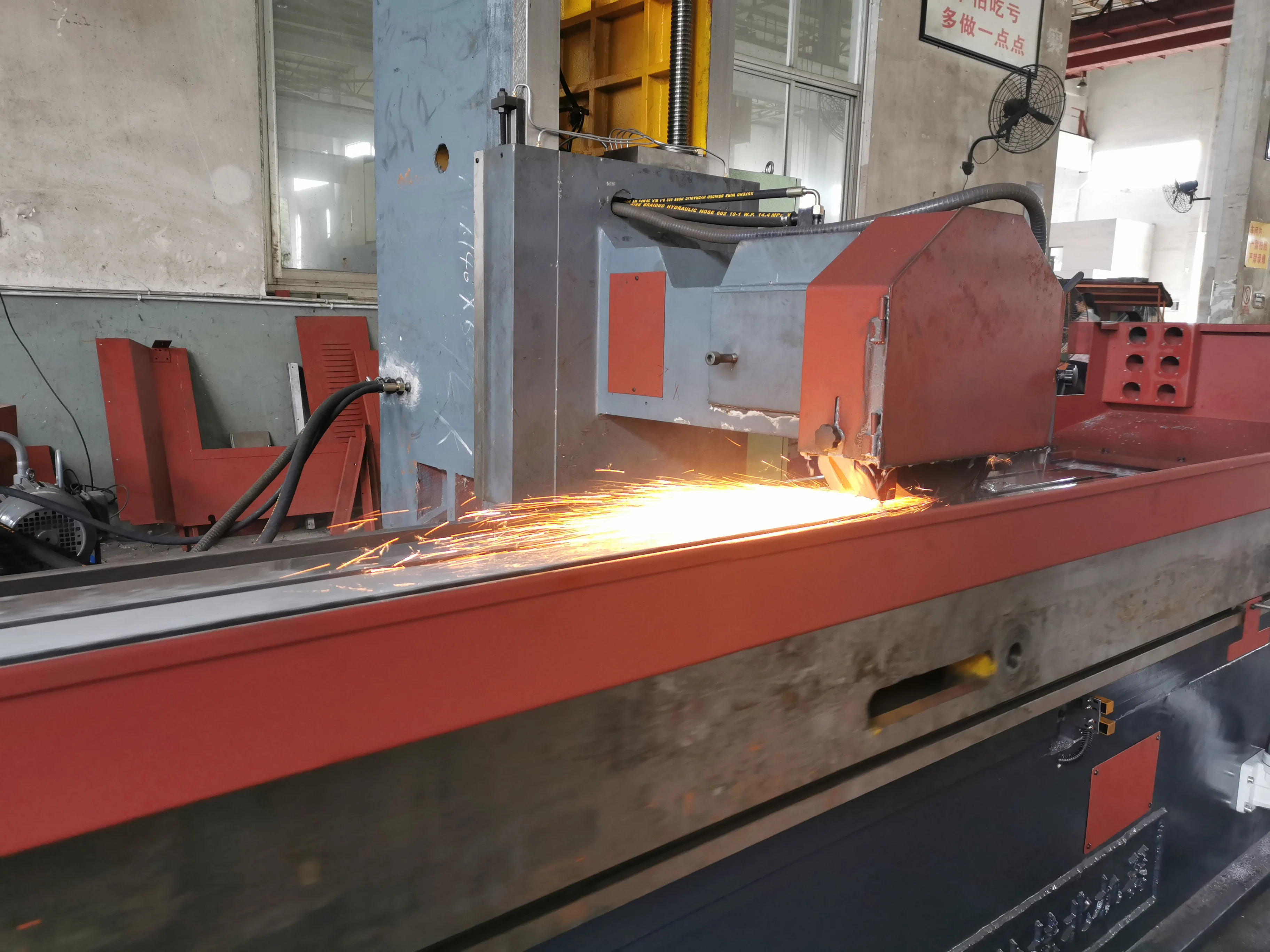 Высокоточный гидравлический станок с ЧПУ для шлифовки плоских поверхностей для металла и стали