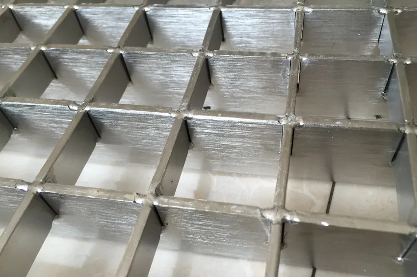 Широко используемая напольная решетка из нержавеющей стали 12x12 30x3 противоскользящая стальная гофрированной