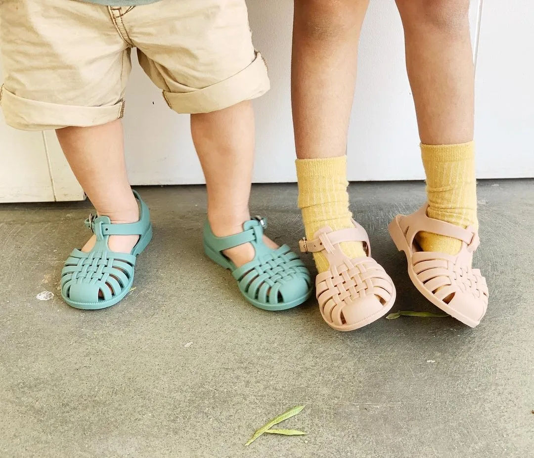 Сандалии-желе детские на плоской подошве, красивые пляжные босоножки с закрытым носком и ремешком с пряжкой, для улицы, на заказ, 1 год