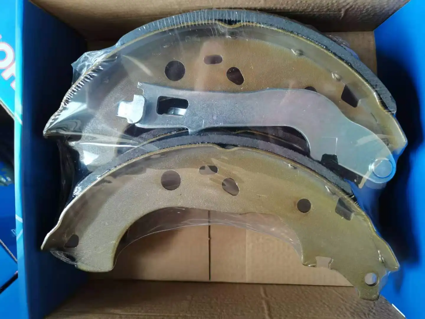 Auto brake system spare parts wear-resistant semi-metallic rear drum brake shoe for cars