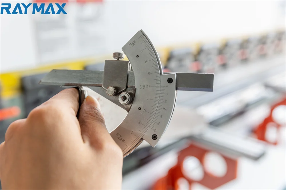 Global Supply Hydraulic Press Brake 4+1 Axis CNC Steel Bending Machine Metal Sheet Folding Bending Hydraulic CNC Press Brake