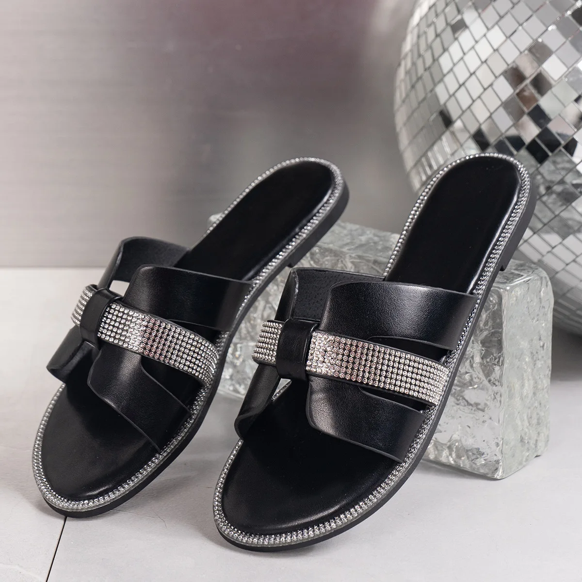 Luxury Crystal Women Flats Slippers 2024 Summer Beach Dress Shoes New Sandals Fashion Flip Flops Casual  flats slippers