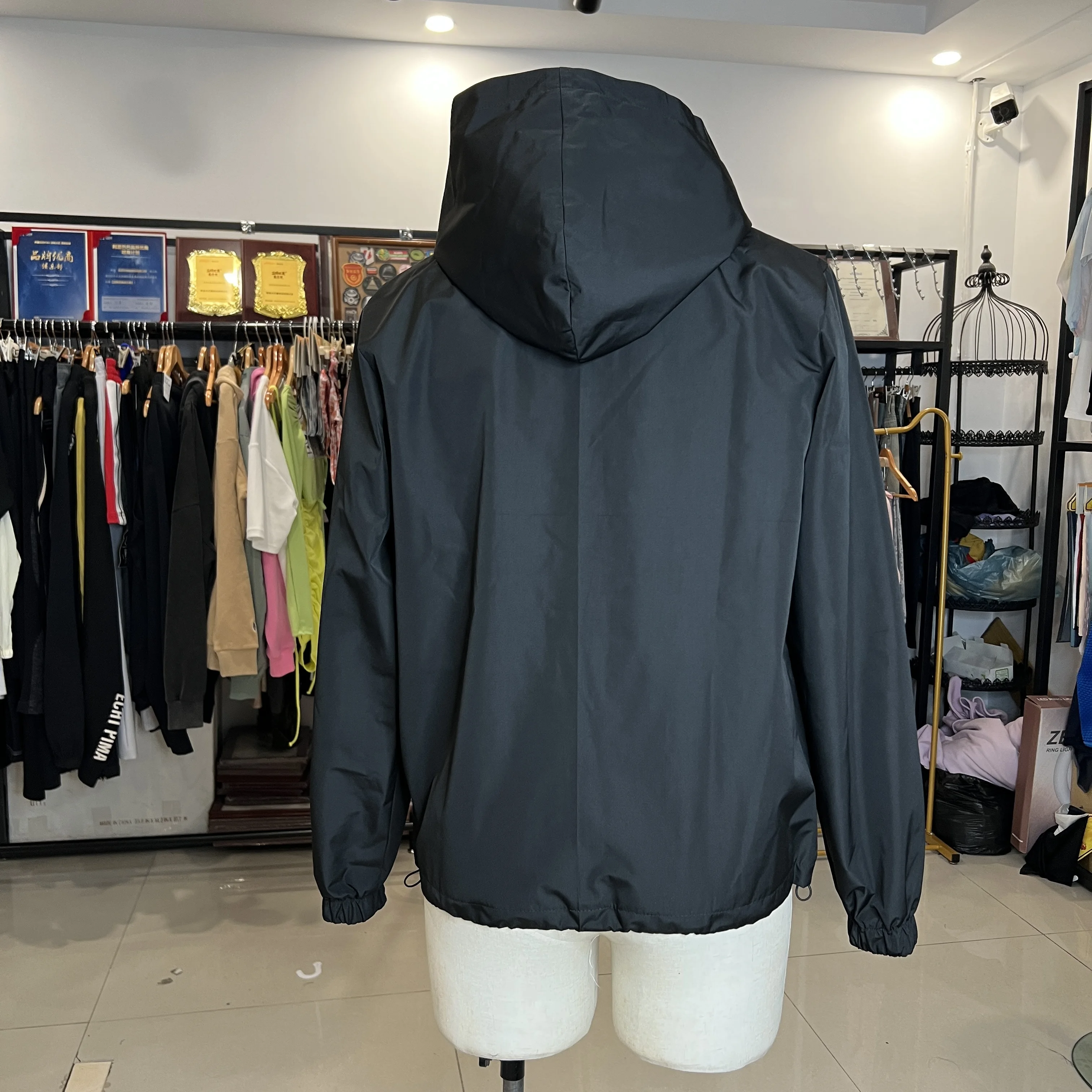 High Quality Outdoor Waterproof Black Zip Windbreaker Jacket With Zipper