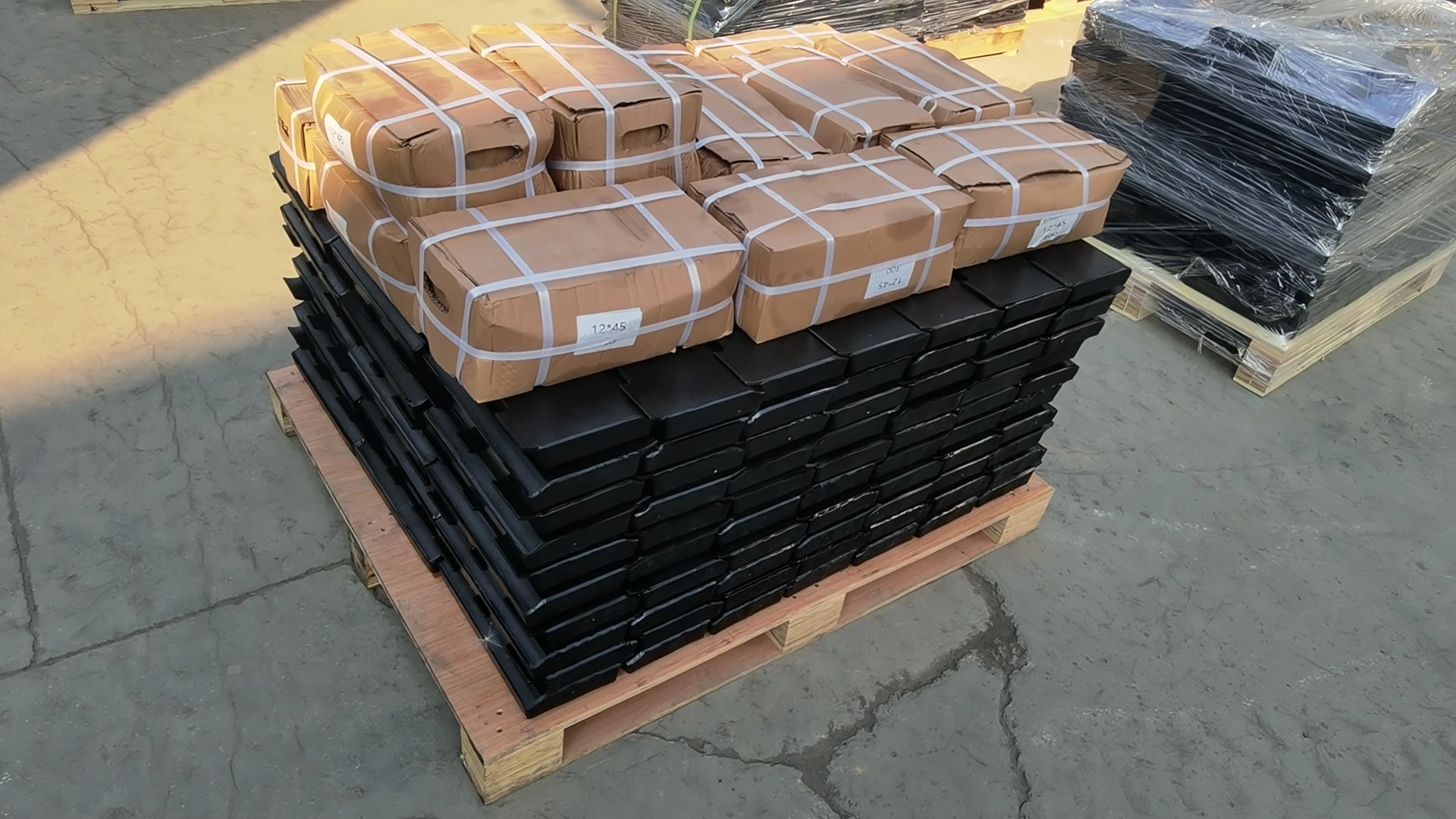 Factory Supply and Customized Rubber Track Plate Excavator Parts 300mm Plate