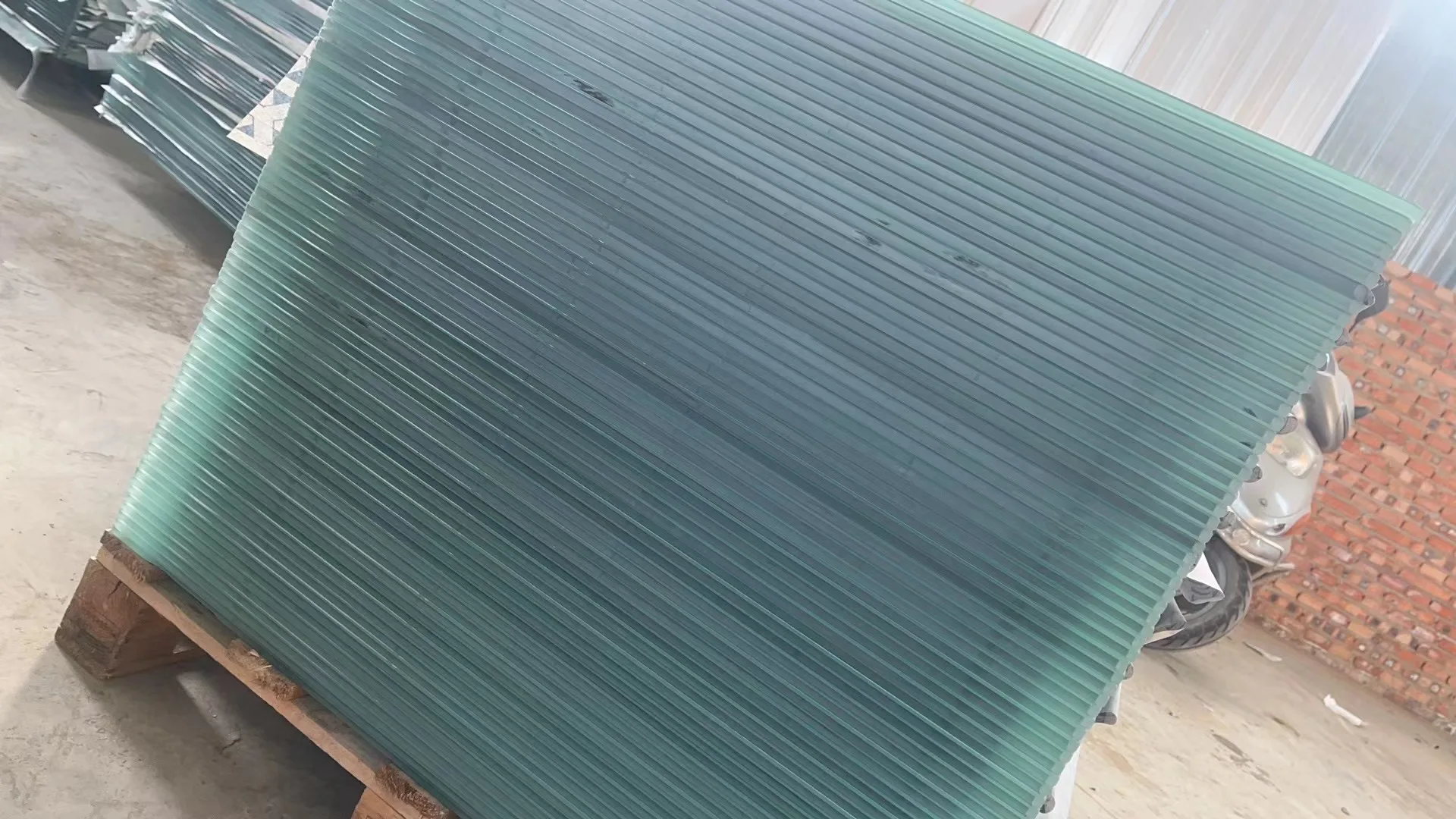 Manufacturer wholesale can customize professional training tempered glass basketball backboards and accessories