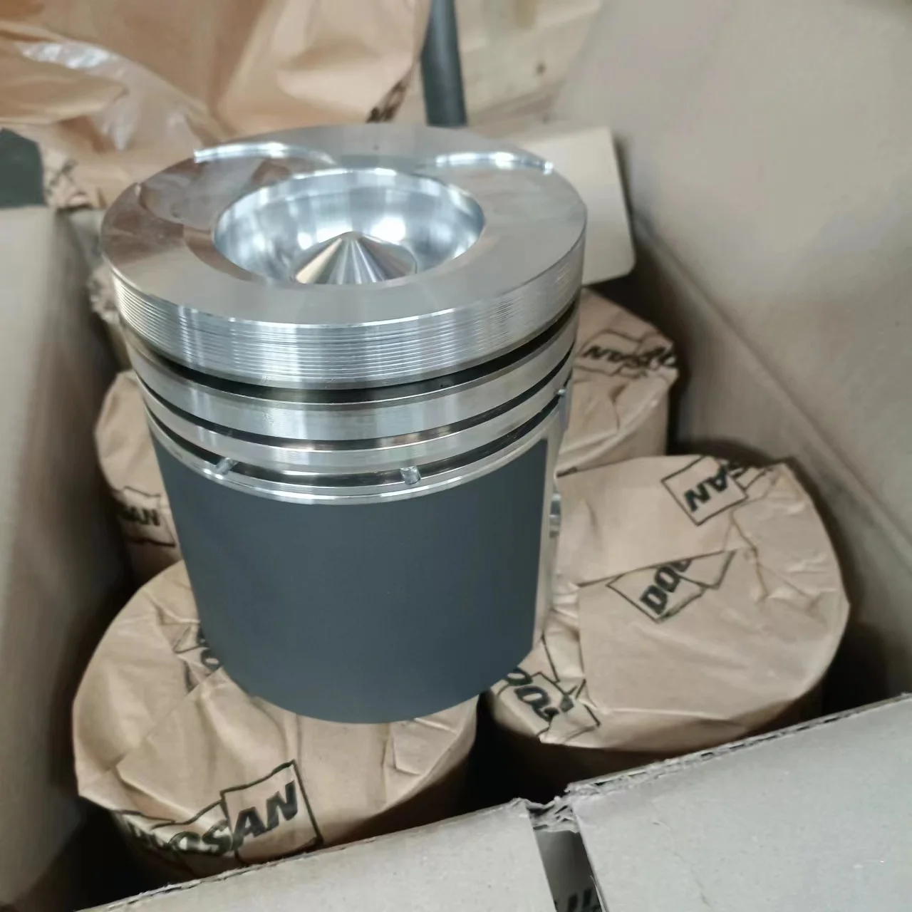Doosan Excavator Piston Original  Parts Piston 65.02501-0209C 100% Genuin e