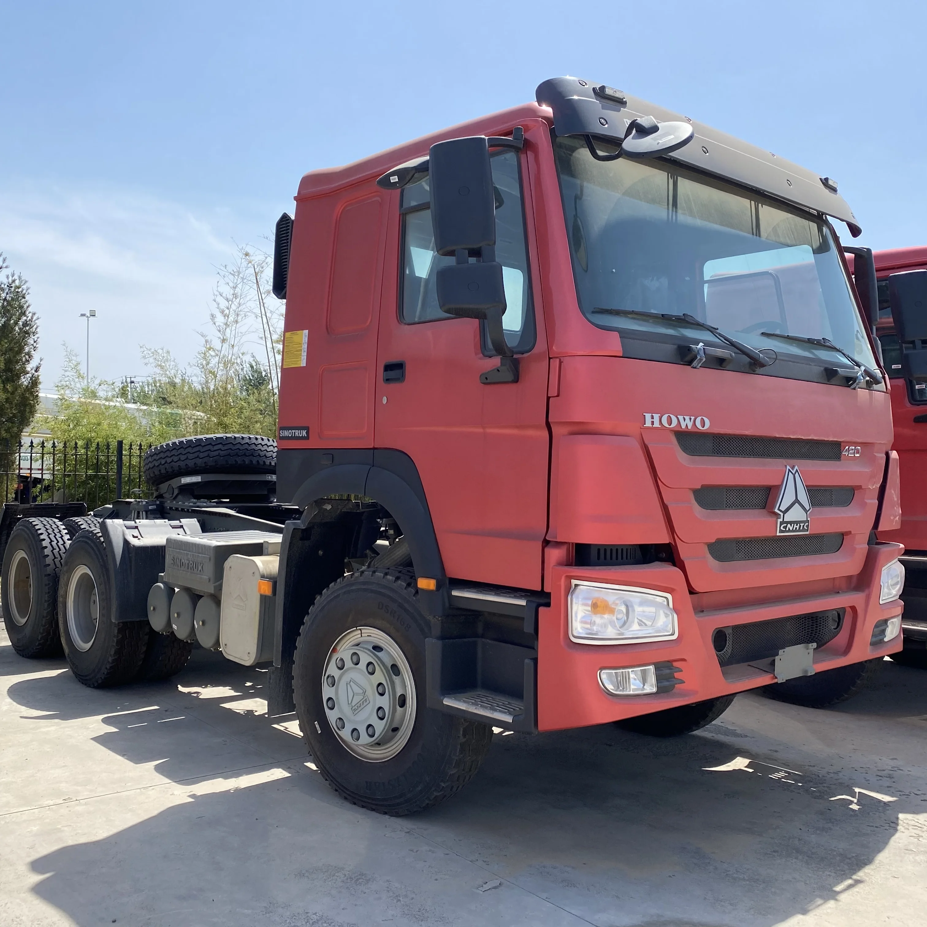 Продажа подержанных шин Howo 10 371HP 375HP Тракторные грузовики для продажи