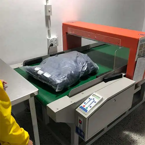 Automatic Conveyor belt broken larger size tunnel needle detector machine