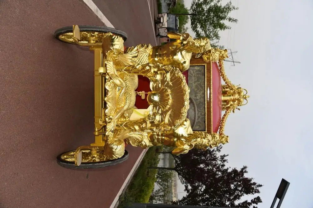 Gold carriage with status royal 8 horse draw carriage manufacturer