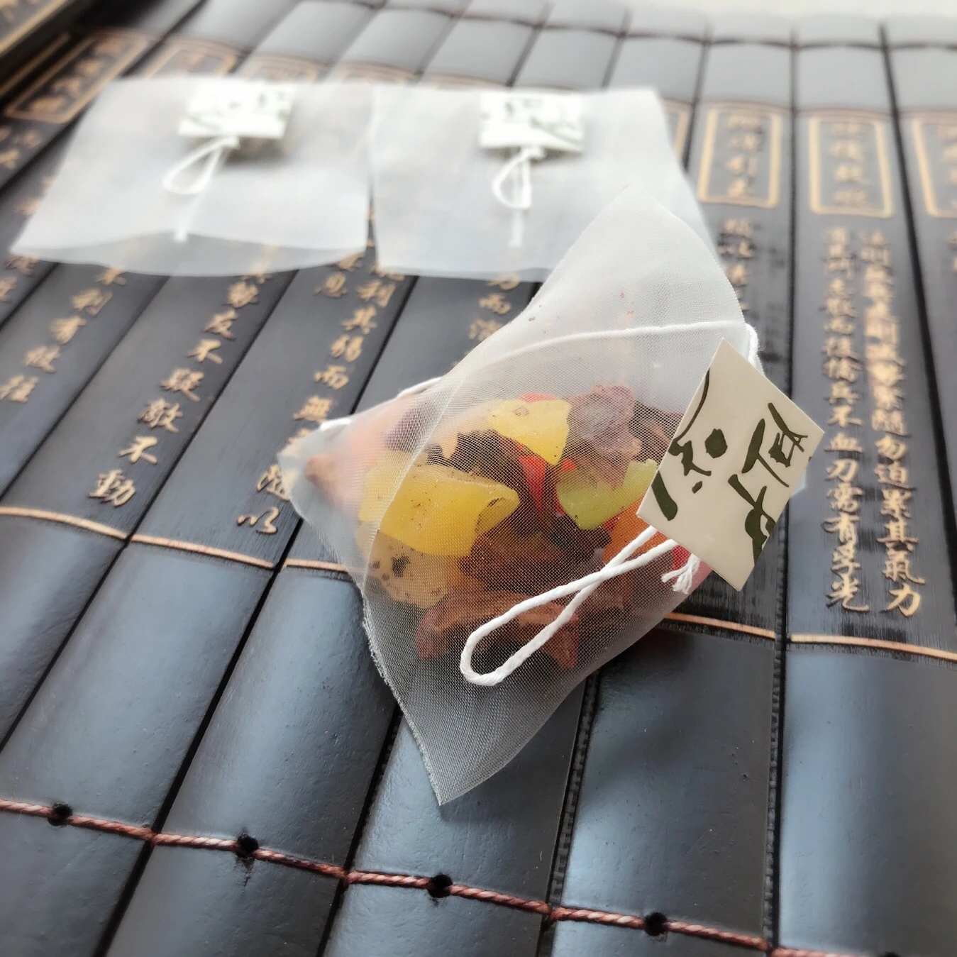 Wholesale Tea Supplier Custom Biodegradable Corn Fiber PLA Material Filter Empty Pyramid Herbal Tea Bags Packaging