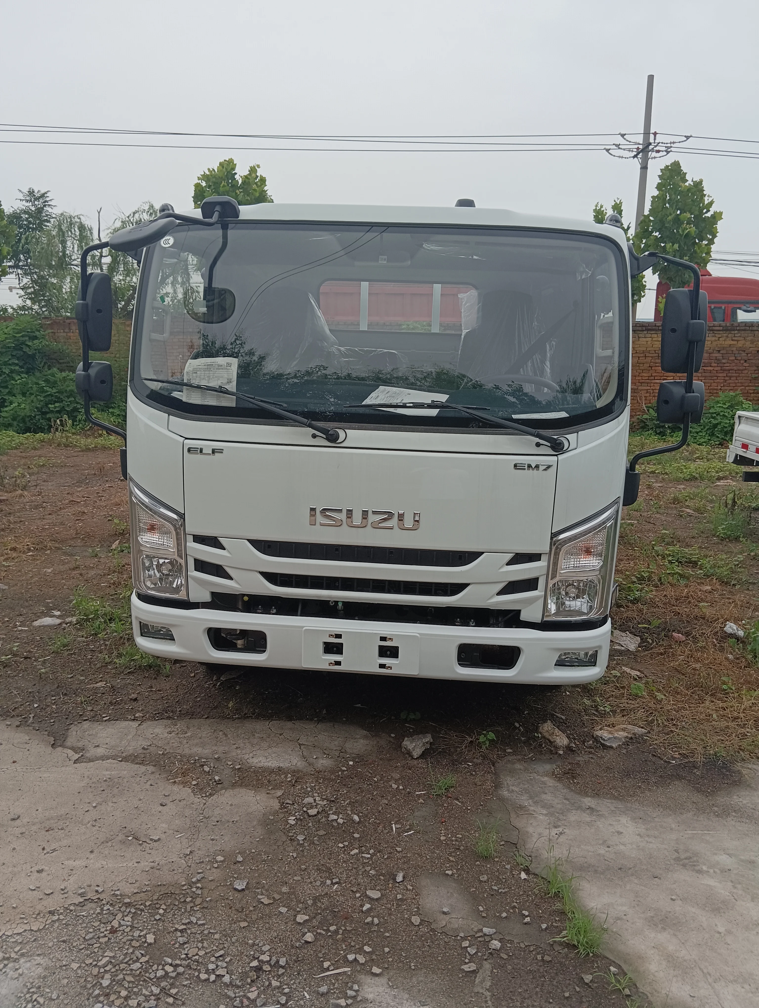 Isuzu flatbed commercial vehicle in stock