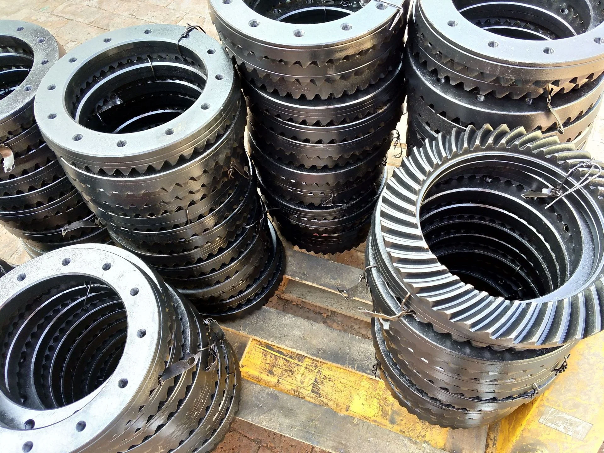 Japan Light Truck Differential Crown Wheel and Pinion Gear for Isuzu NPR