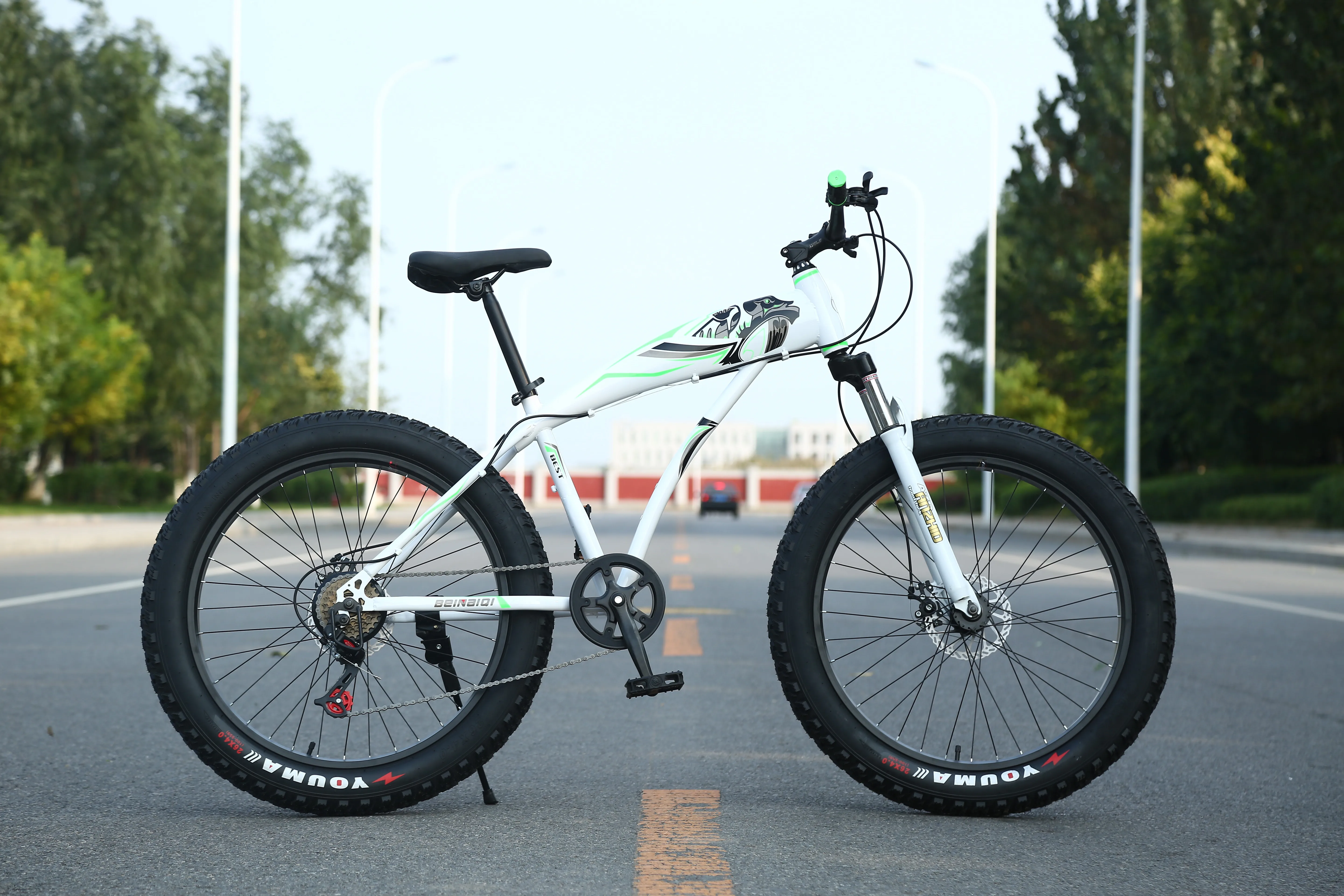 good selling snow mountain bicycle suitable for rough road riding weld firmly easy to control and easy braking