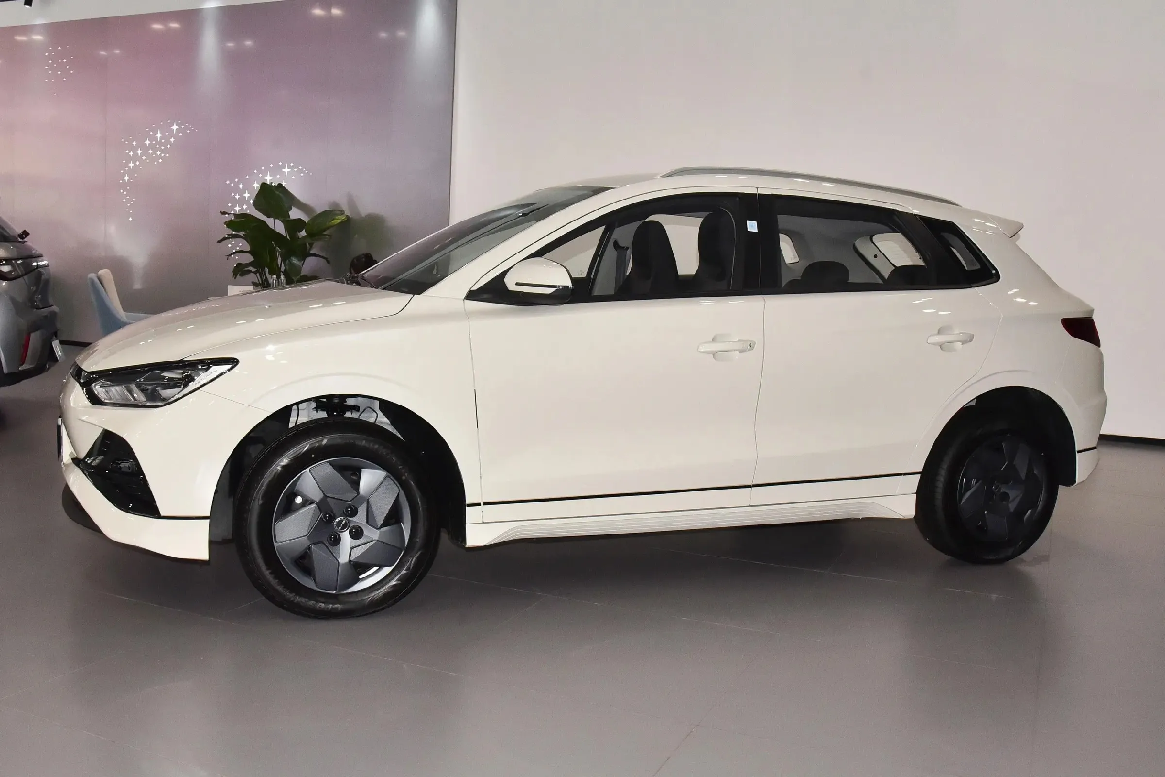 2024 новый поставщик 405 км Byd E2 хэтчбек автомобили 5-дверный 5-местный электромобили Китай дешевый автомобиль Ev для продажи
