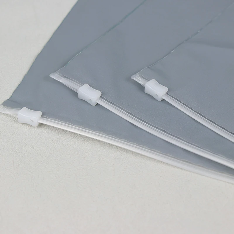 Custom Logo  Matt Clothes Packaging Bags Plastic Recyclable Ziplock Sports Clothing Packaging with Printed Logo