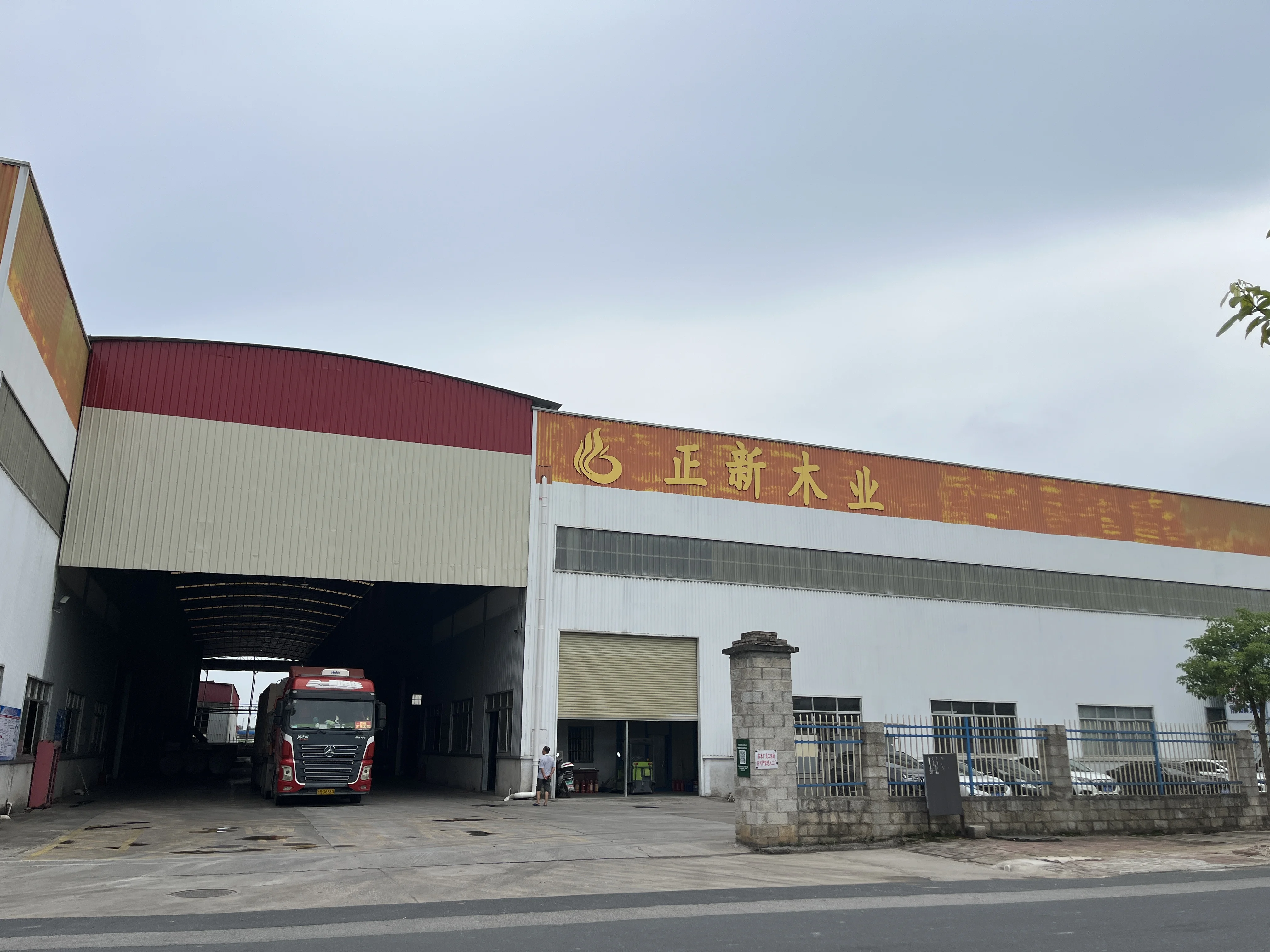 Modern Design MDF Board Electrostatic Powder Coating Durable E0 HomeDeco Wardrobe Door Panel PVC Indoor Furniture Use