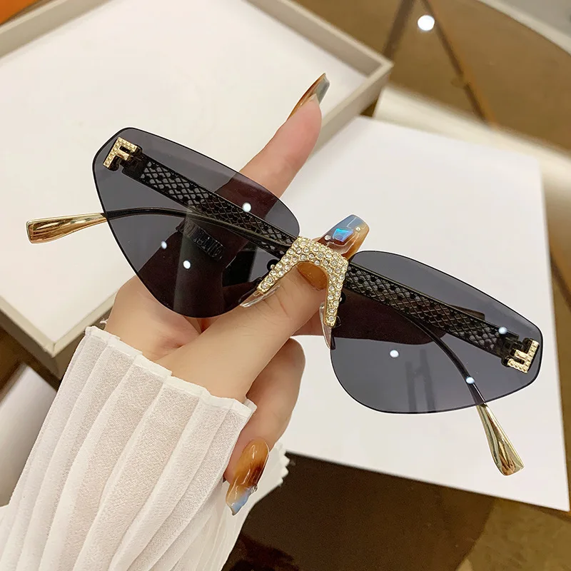 Rimless Rhinestones Punk Sunglasses Women 2024 Luxury Crystal F Letter Vintage Metal Small Frame Sun Glasses For Ladies Eyewear