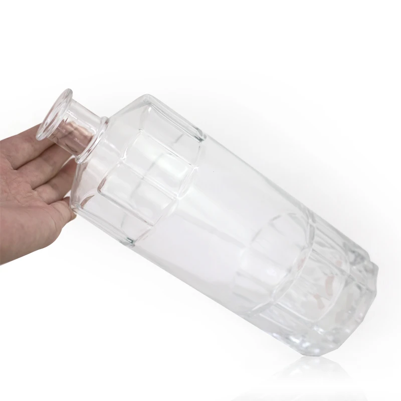 Cheap Customize glass Whiskey700 ml glass vodka empty glass bottle gin for whisky vodka