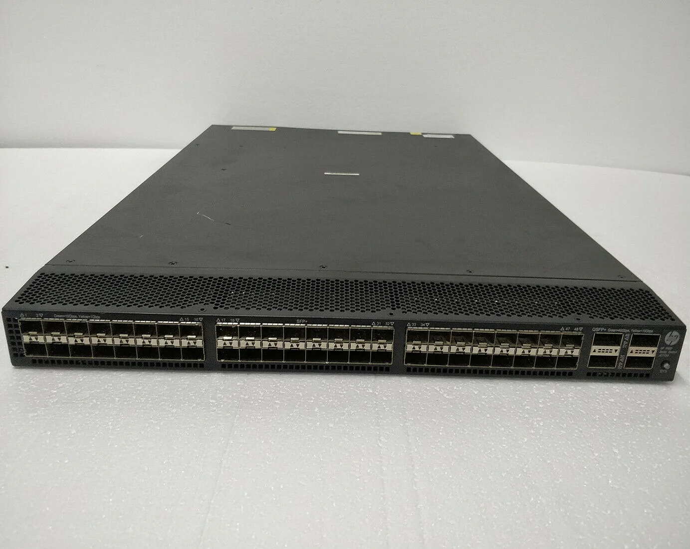 JC772A 5900AF-48XG-4QSFP + 48x10G SFP + и 4x40G QSFP + порт переключателя с двойным блоком питания