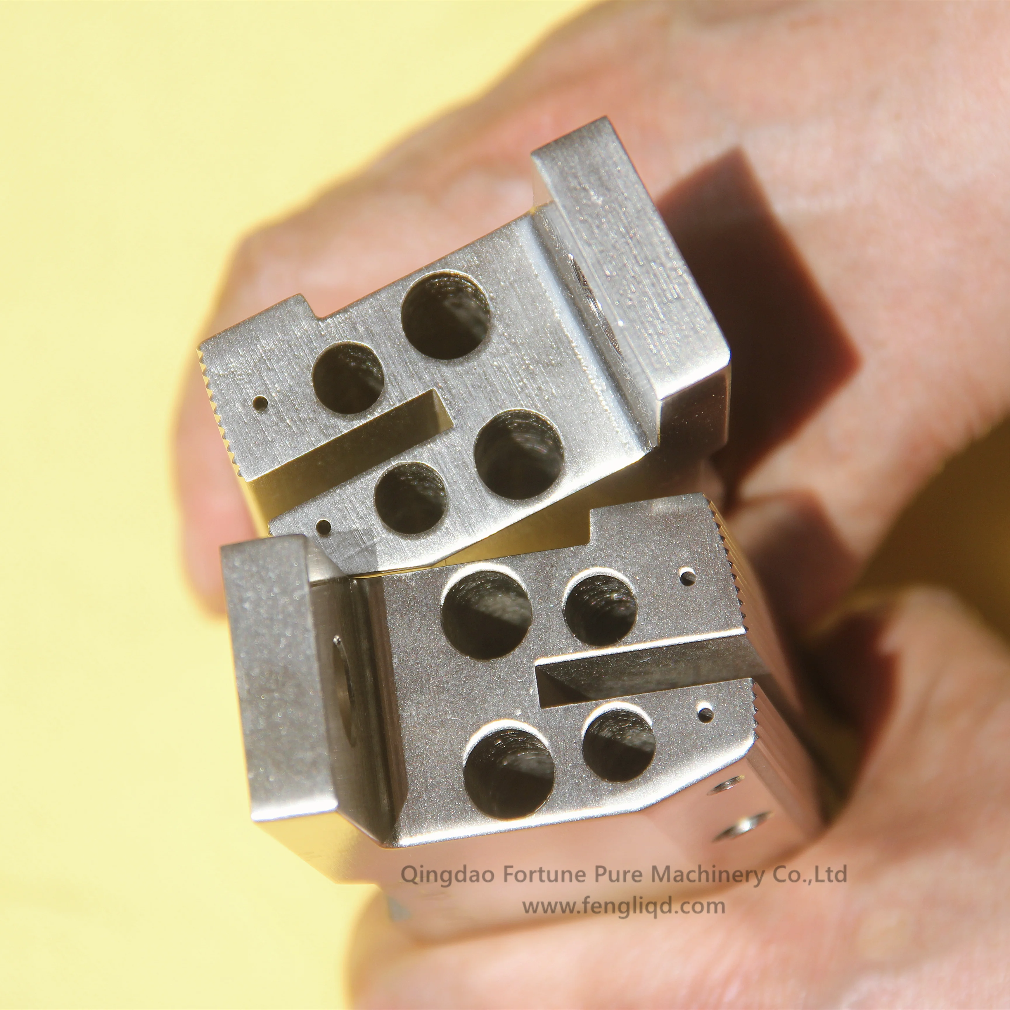 Индийская упаковочная машина для герметизации зажимов с ножом