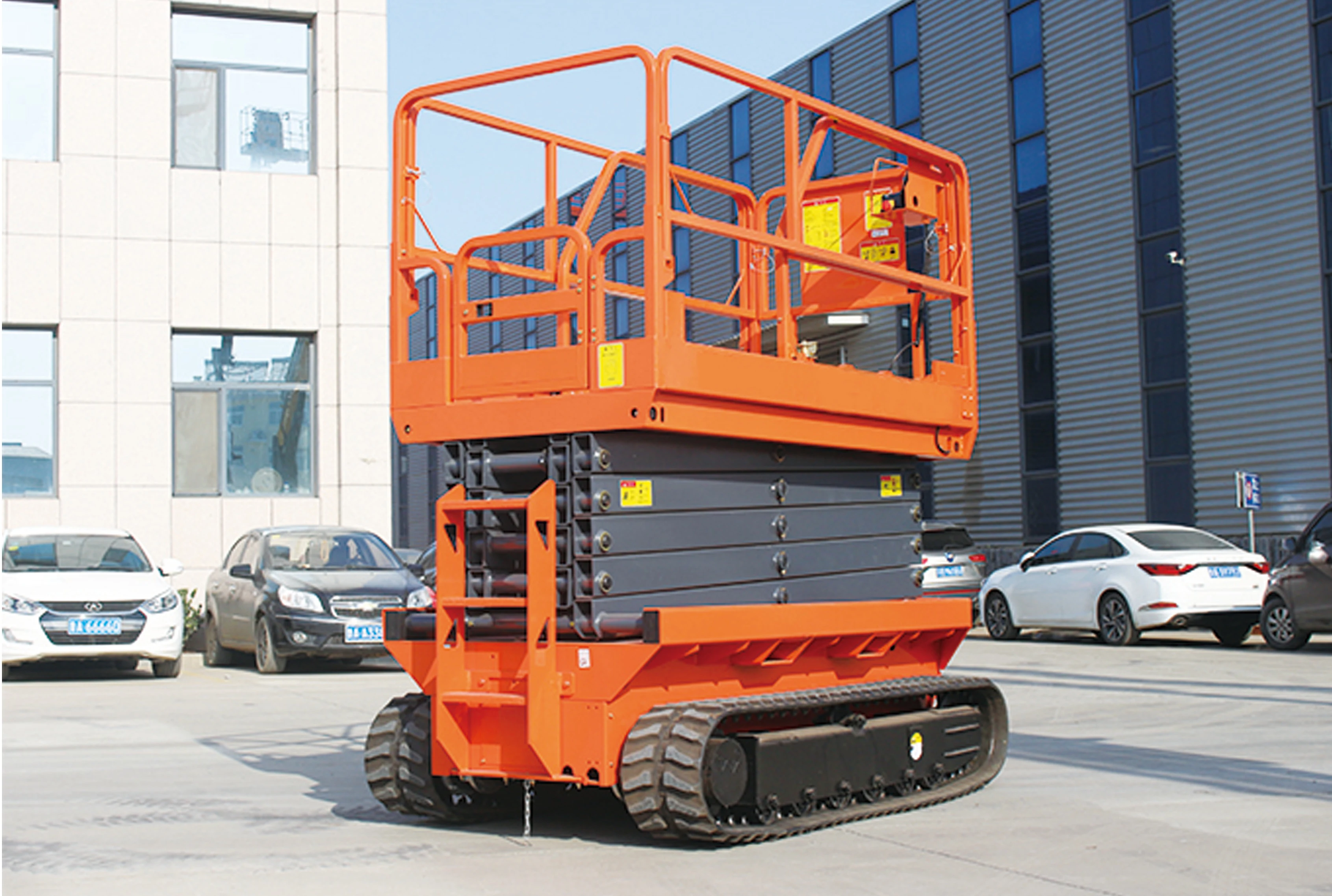China Outdoor High Quality 6M 8M 10M Electric Mobile Crawler Self Propelled Scissor Lift Platform