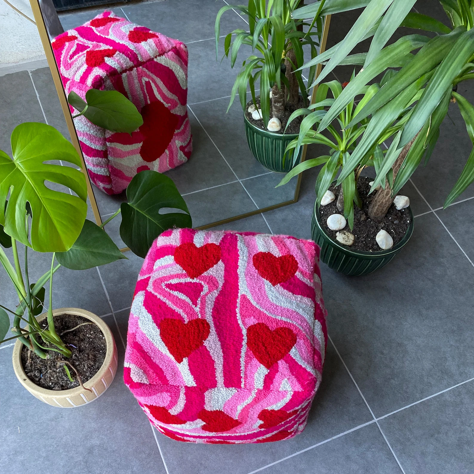 Innovative desig Customized logo Hand Tufted punch needle Floor Seat Cushion Tufted Cushions