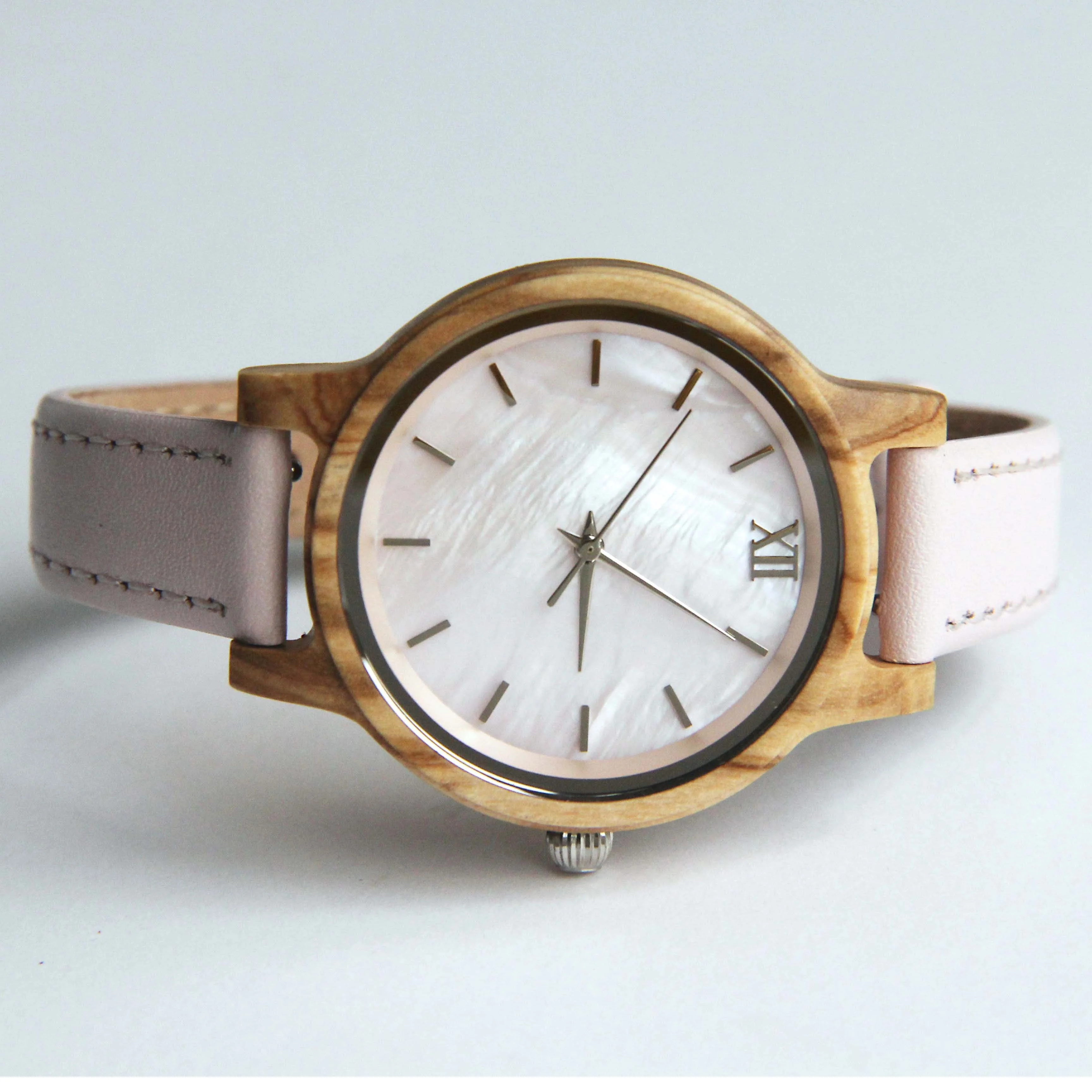 Drop Shipping 2020 Black Leather Strap Quartz Wood Watch For Women Shell Dial Gold Index