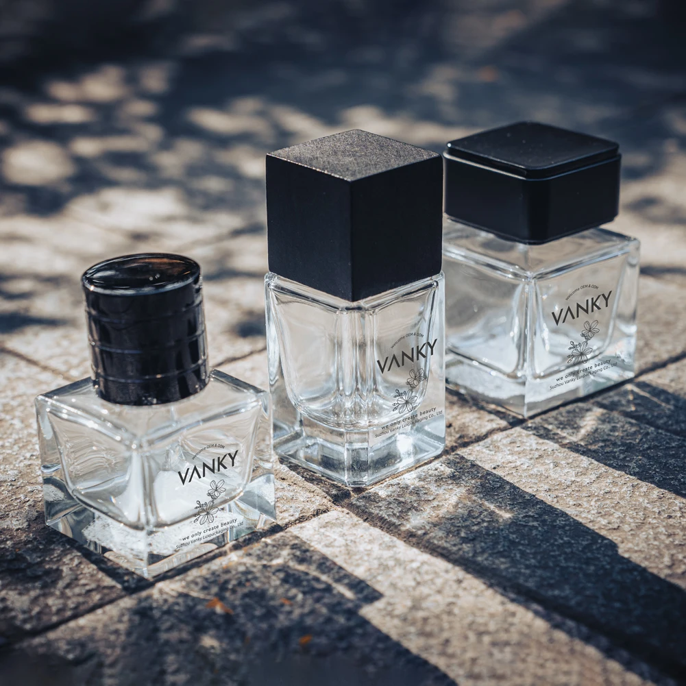 Hot Sales Custom Cosmetic Empty Square Perfume Refillable Bottle 30ml 50ml Spray Pump Perfume Glass Bottle