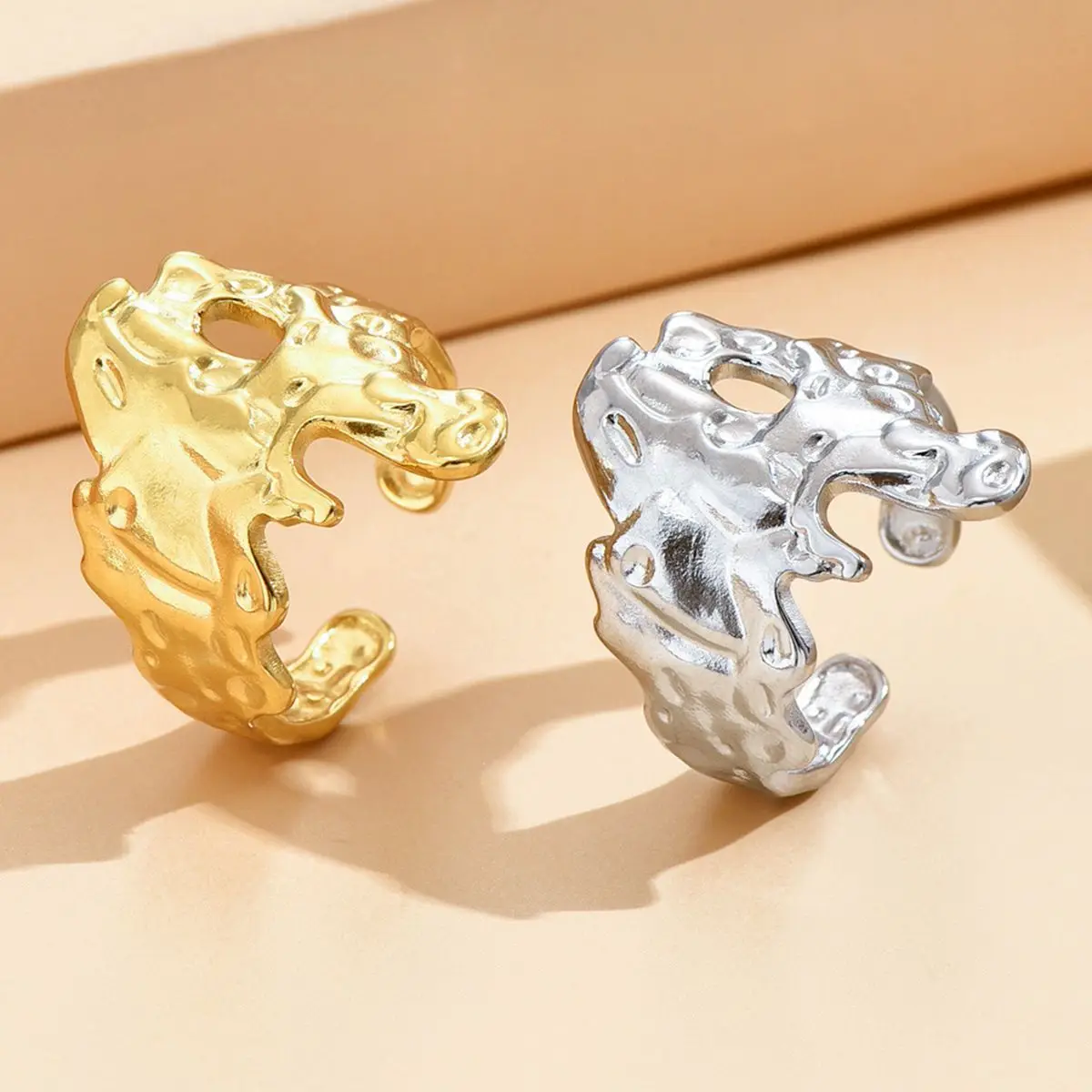 Новый дизайн регулируемое 18K позолоченное титановое стальное геометрическое неправильное вогнутое текстурное кольцо