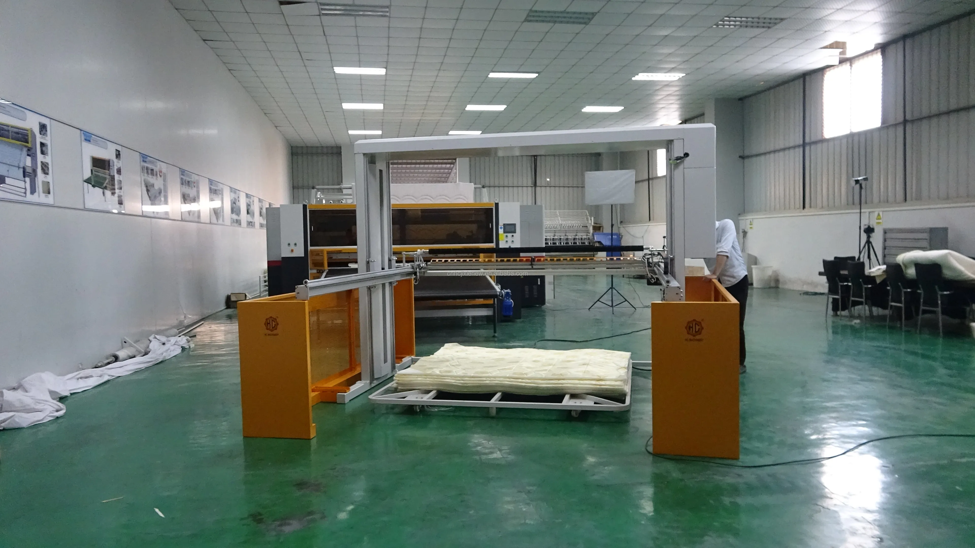 Popular quilting equipment automatic stacking machine mattress fabric stacking machine